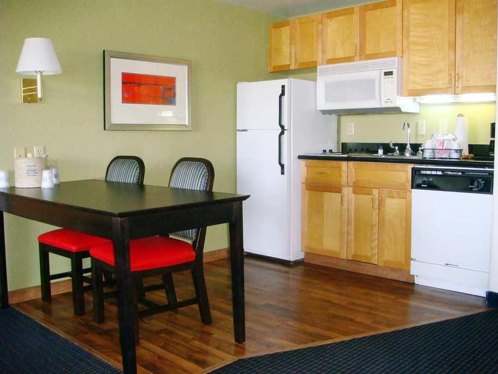 Hampton Inn & Suites Anaheim Гарден Гров Номер фото