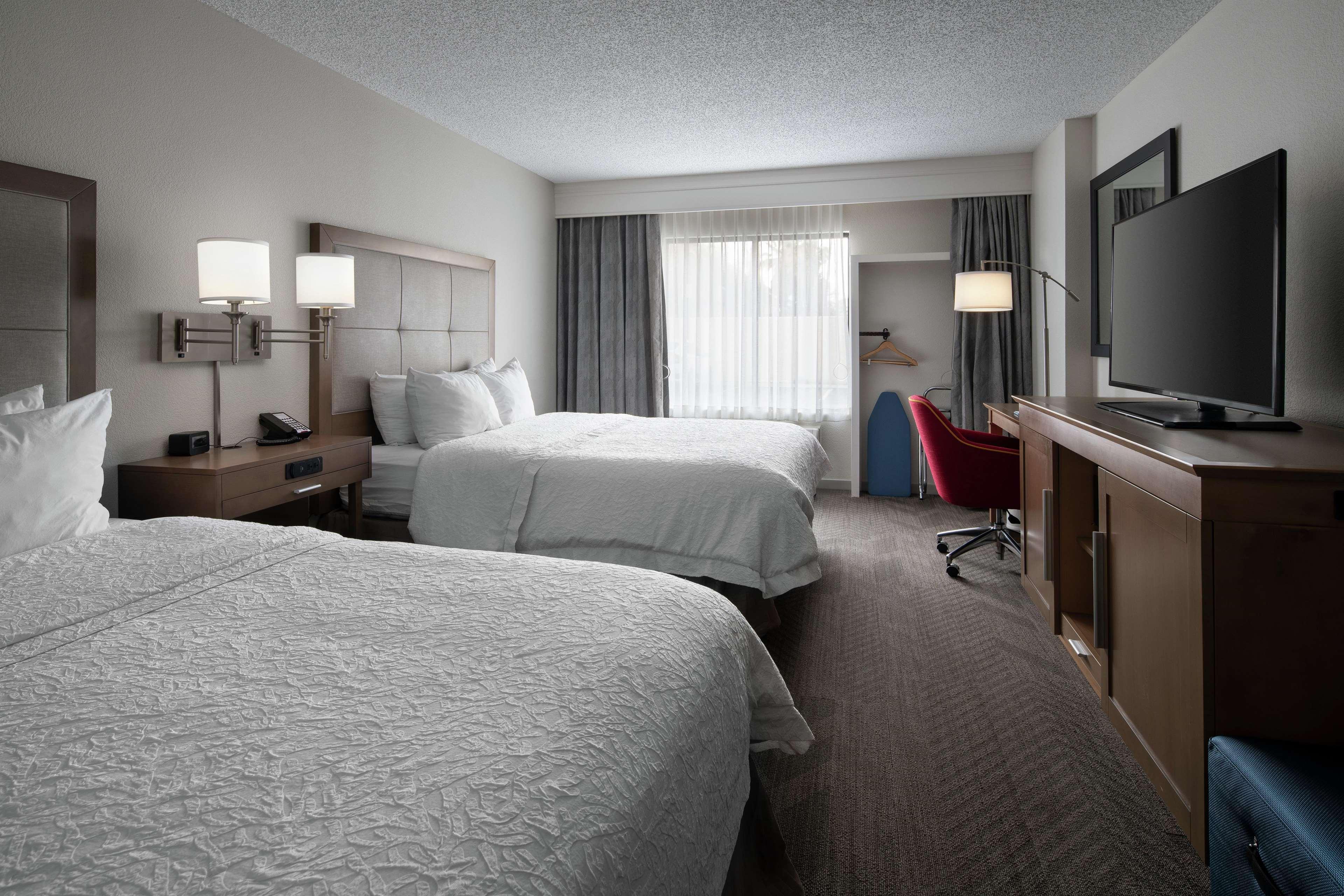 Hampton Inn & Suites Anaheim Гарден Гров Экстерьер фото