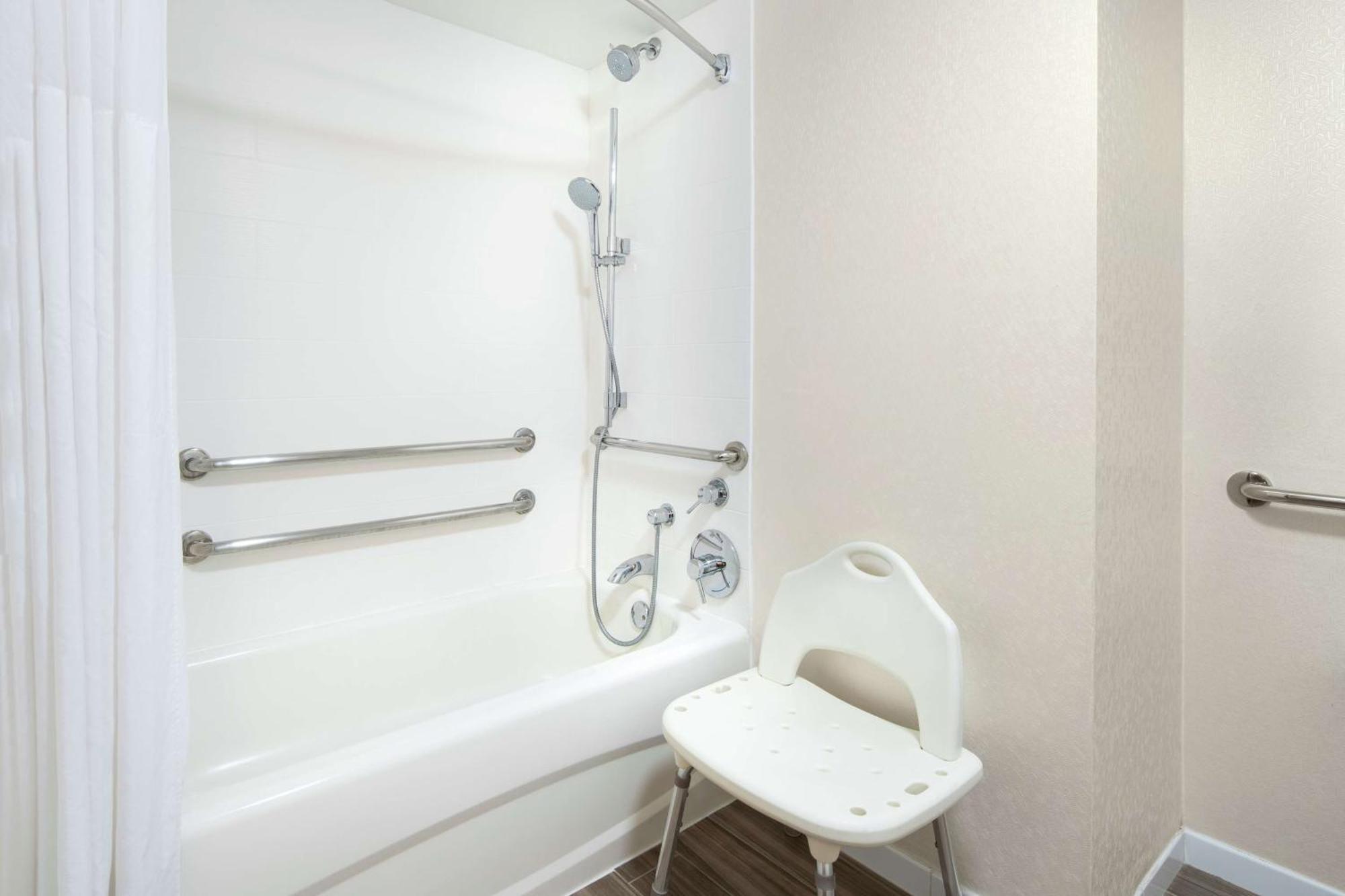 Hampton Inn & Suites Anaheim Гарден Гров Экстерьер фото