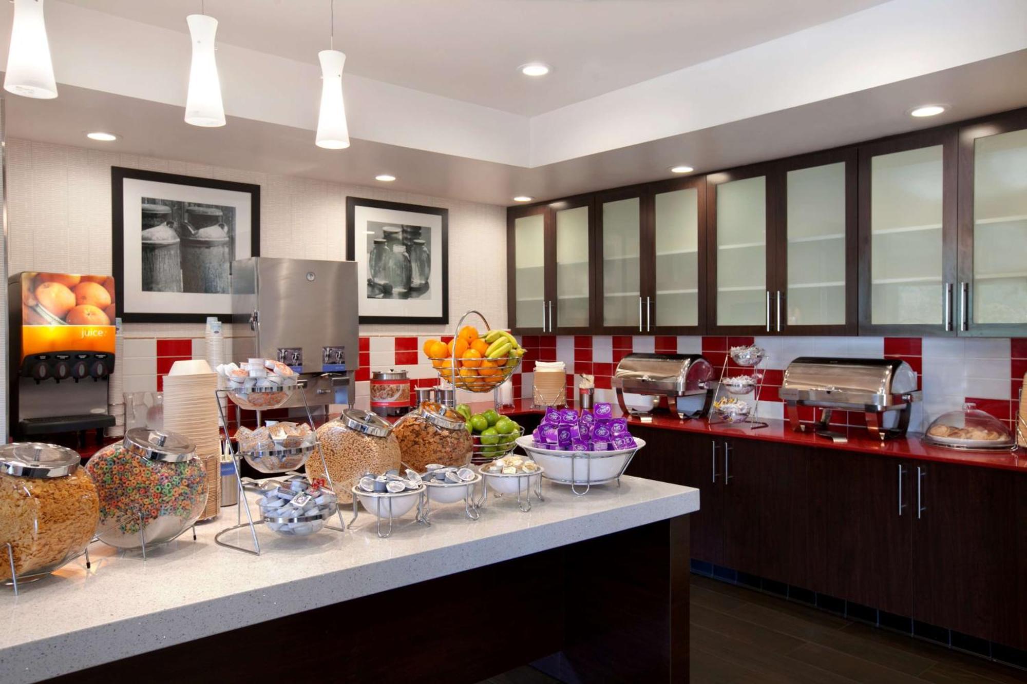 Hampton Inn & Suites Anaheim Гарден Гров Экстерьер фото