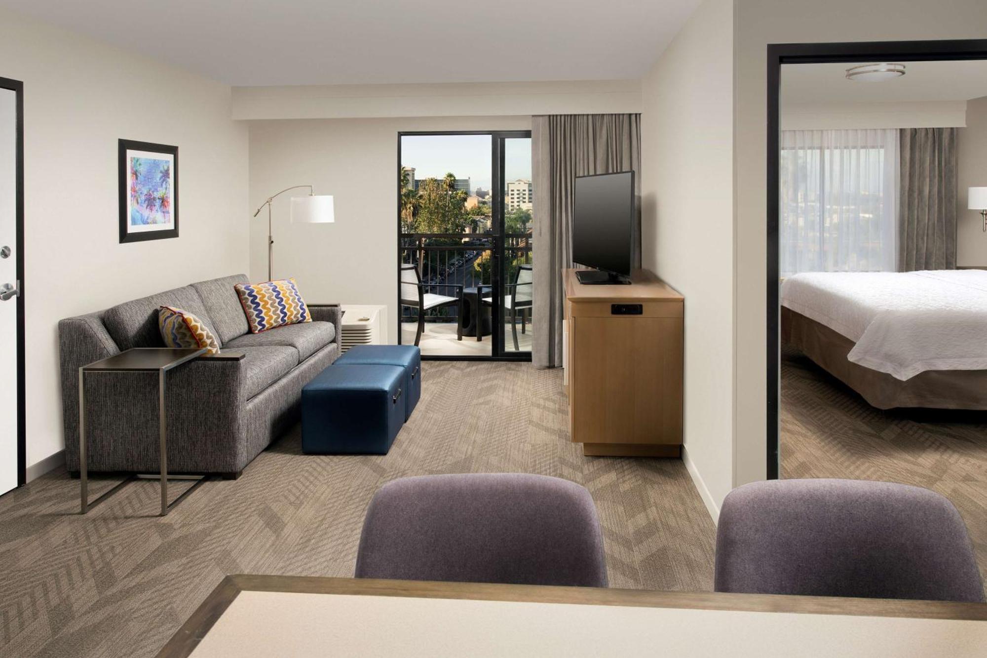 Hampton Inn & Suites Anaheim Гарден Гров Экстерьер фото