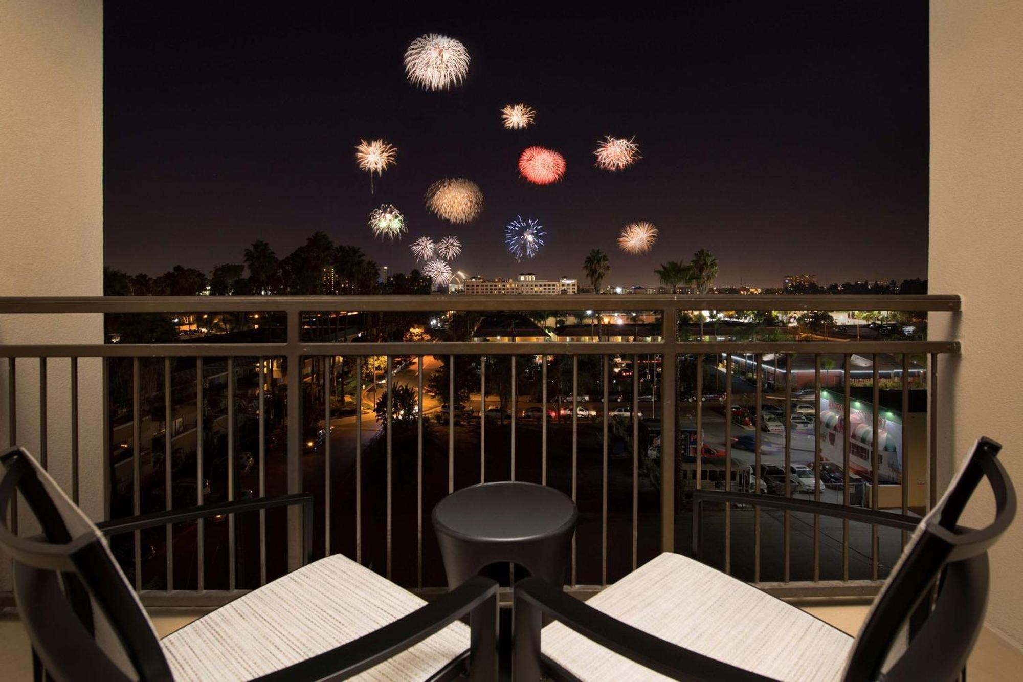Hampton Inn & Suites Anaheim Гарден Гров Экстерьер фото