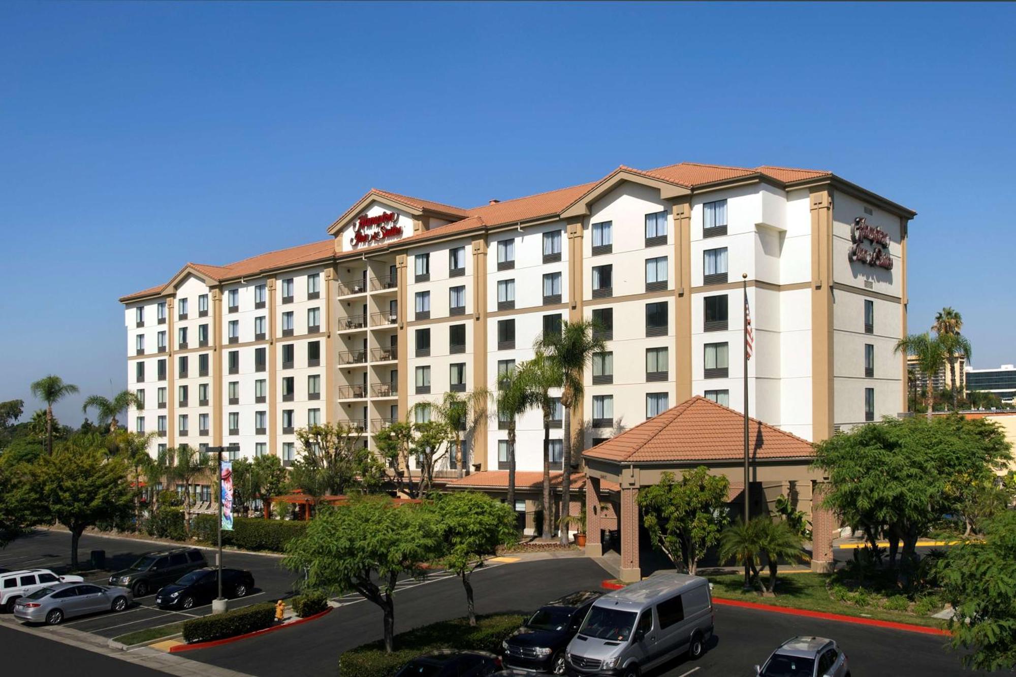 Hampton Inn & Suites Anaheim Гарден Гров Экстерьер фото