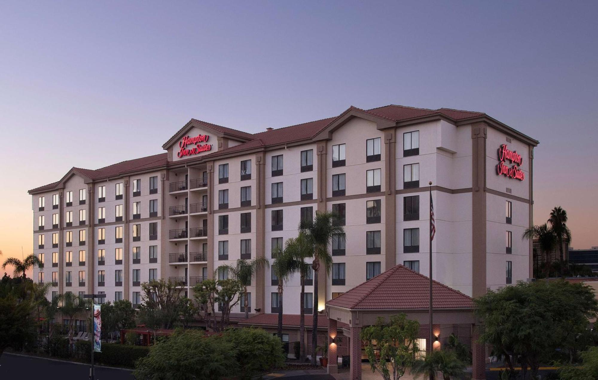 Hampton Inn & Suites Anaheim Гарден Гров Экстерьер фото