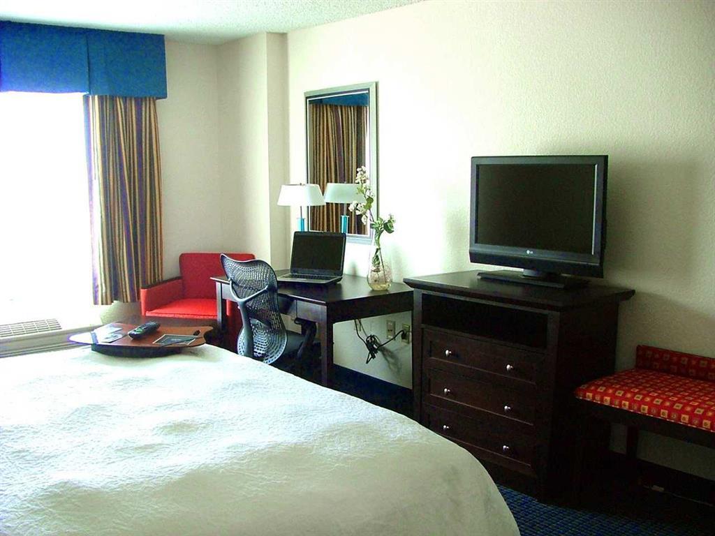 Hampton Inn & Suites Anaheim Гарден Гров Номер фото
