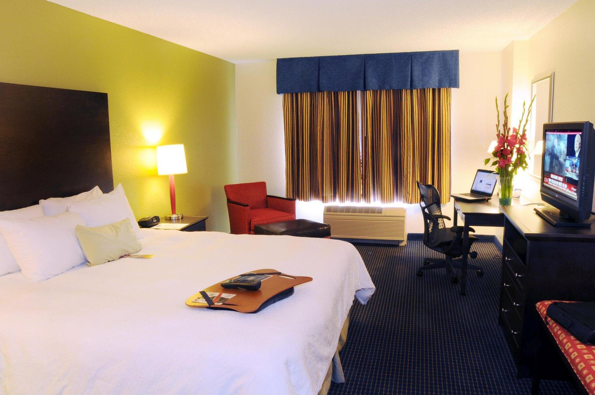 Hampton Inn & Suites Anaheim Гарден Гров Экстерьер фото