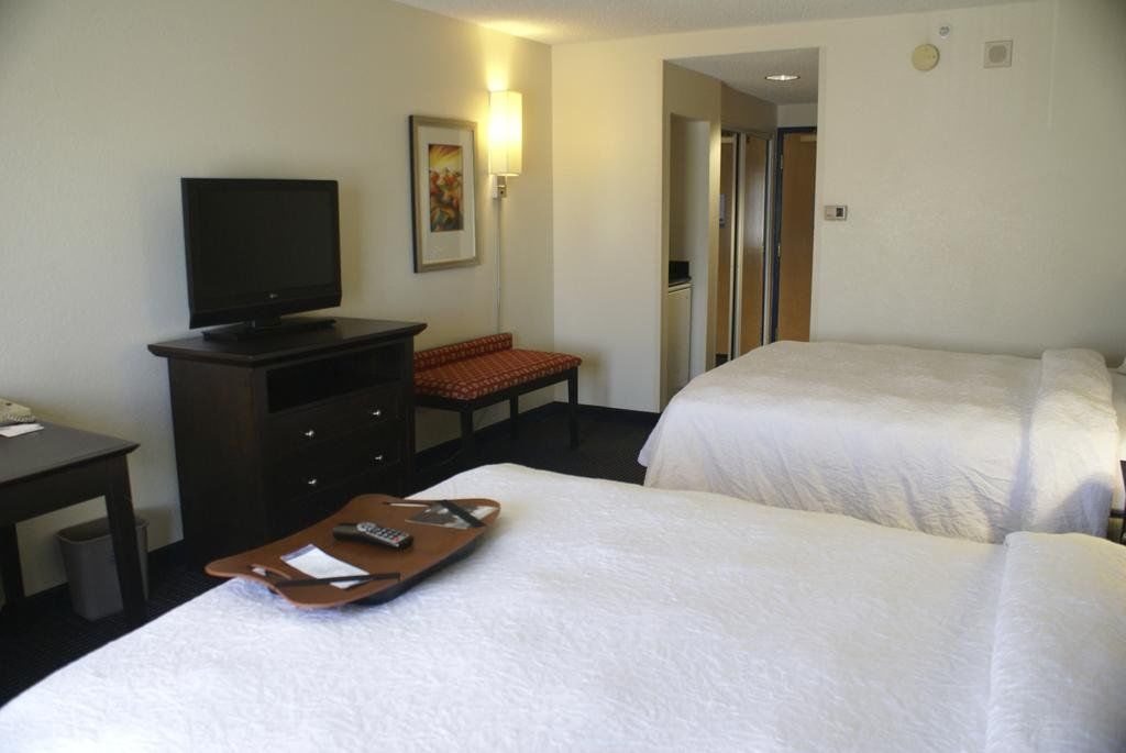 Hampton Inn & Suites Anaheim Гарден Гров Экстерьер фото